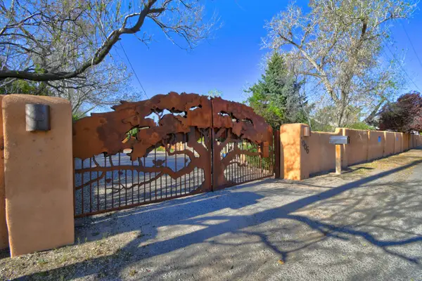 1006 Chavez Road Nw, Los Ranchos, NM 87107