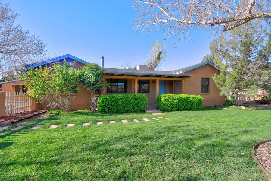 1006 Chavez Road Nw, Los Ranchos De Albuquerque, NM 87107 - #2