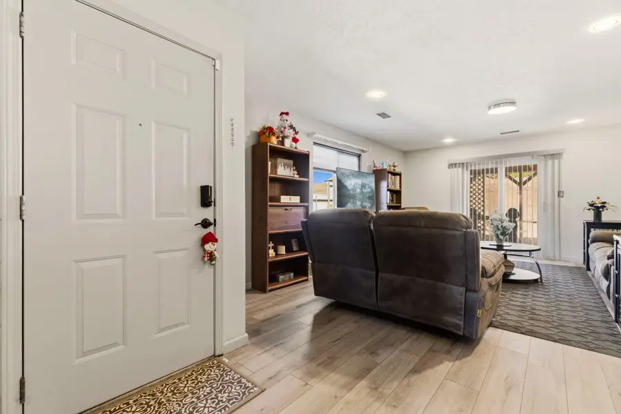 10515 Johncock Avenue Sw, Albuquerque, NM 87121 - #3