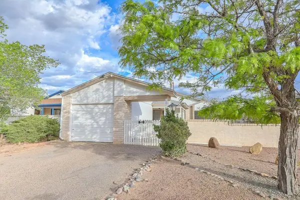 220 Pearl Drive Ne, Rio Rancho, NM 87124