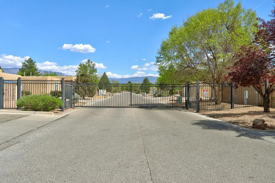 321 La Chamisal Lane Nw, Los Ranchos De Albuquerque, NM 87107 - #2