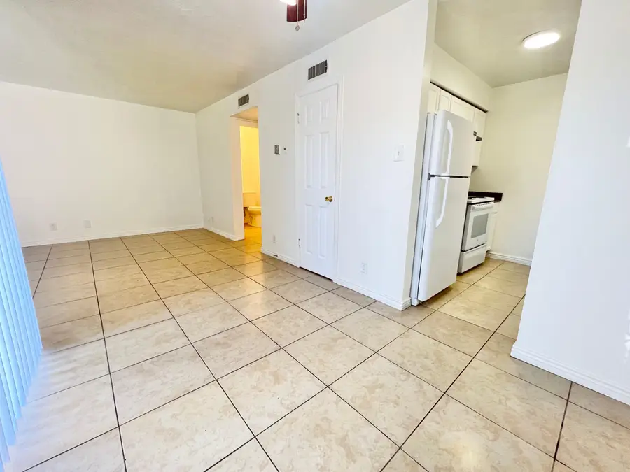 4601 Carlisle Boulevard Ne #APT D11, Albuquerque, NM 87109 - #3