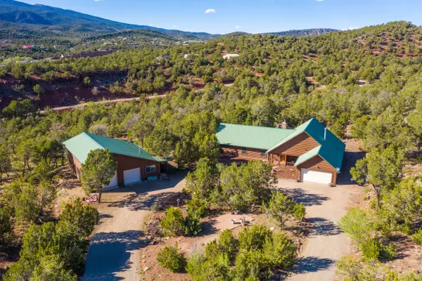 35 Calle Conejo Road, Tijeras, NM 87059