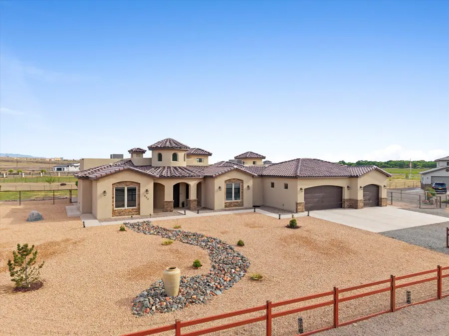 802 Holstein Court Sw, Albuquerque, NM 87105 - #2