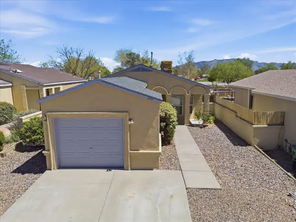 2012 Strawberry Place Ne, Rio Rancho, NM 87144