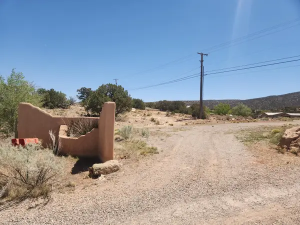 2 Valle Escondido, Placitas, NM 87043