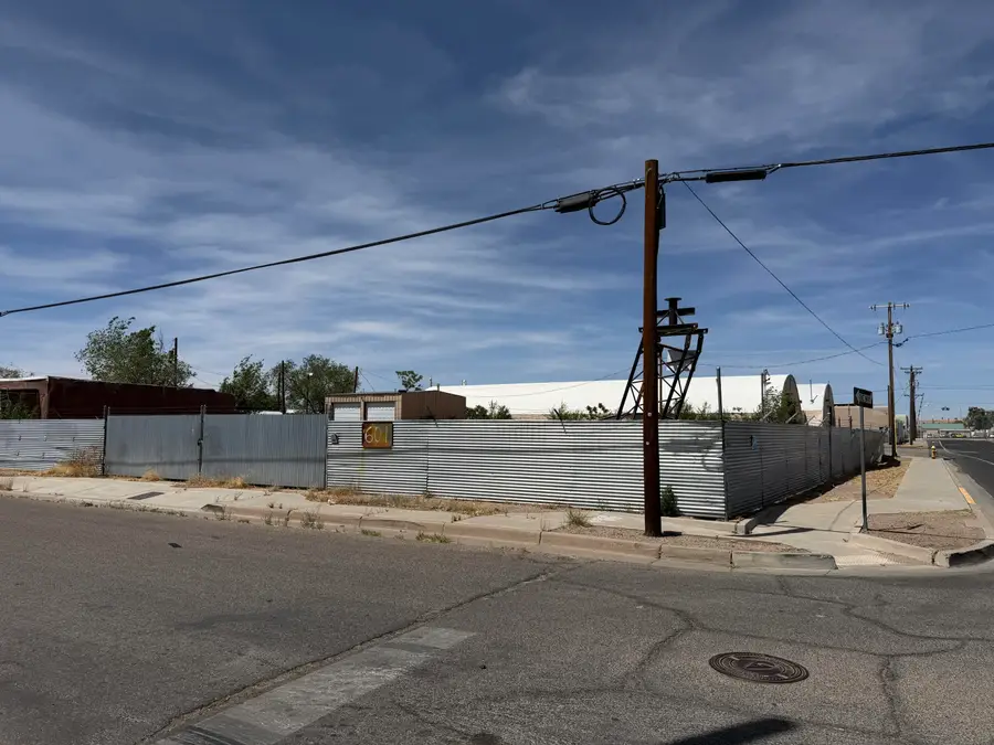 601 Aspen Avenue Nw, Albuquerque, NM 87102 - #3