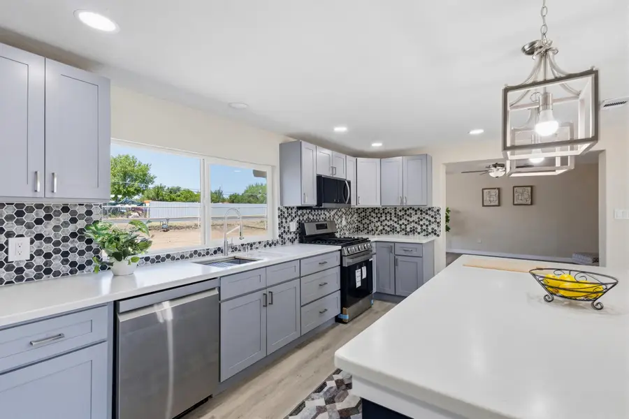661 Jarales Road #A, Belen, NM 87002 - #3