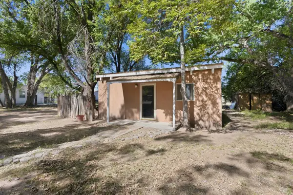 2070 Eldorado Loop, Bosque Farms, NM 87068