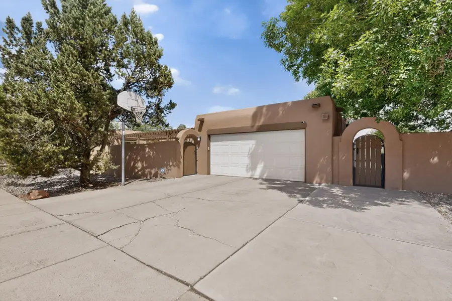 1328 Camino Amparo Nw, Albuquerque, NM 87107 - #3