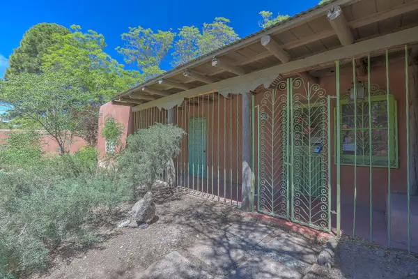 509 Chamiso Lane Nw, Los Ranchos, NM 87107