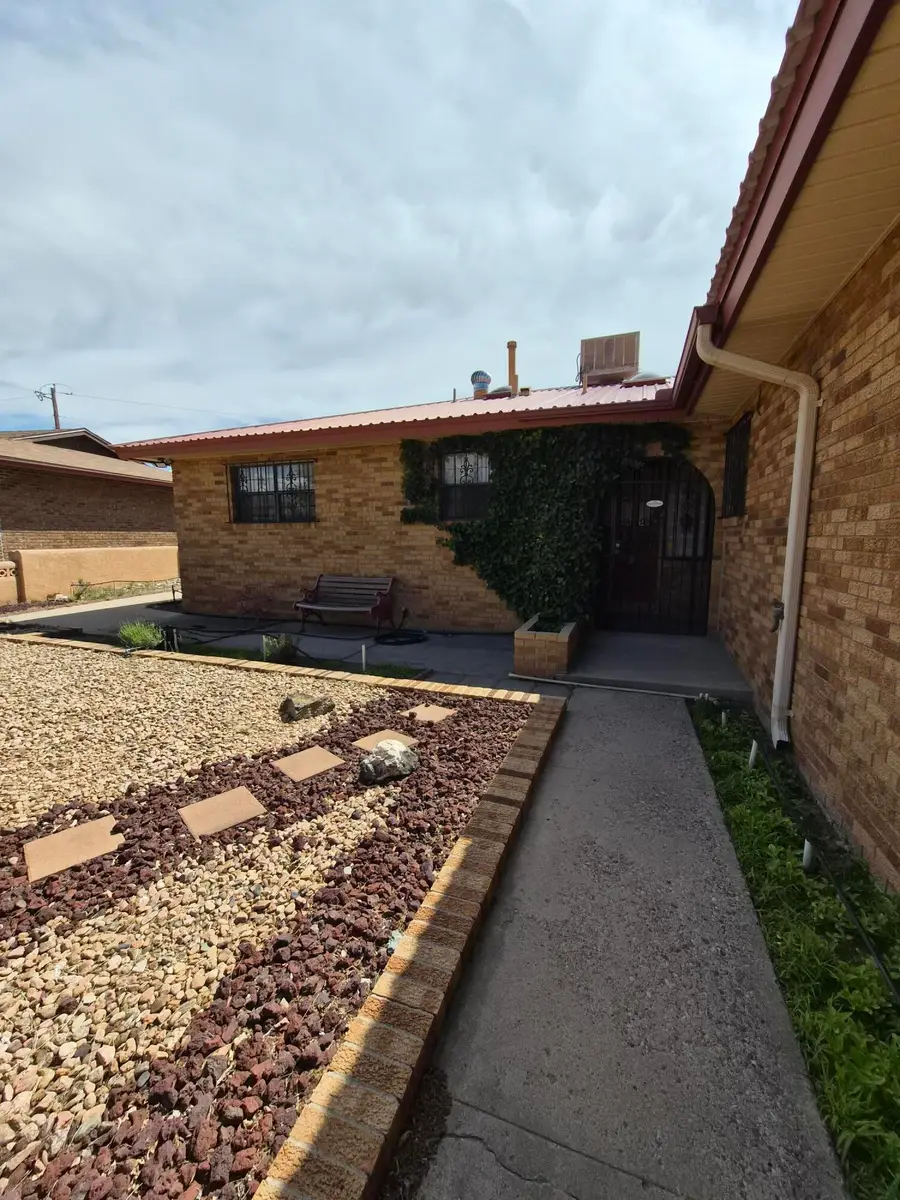 3804 Hilton Avenue Ne, Albuquerque, NM 87110 - #3