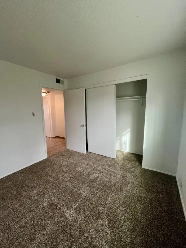 8008 Grand Avenue Ne, Albuquerque, NM 87108