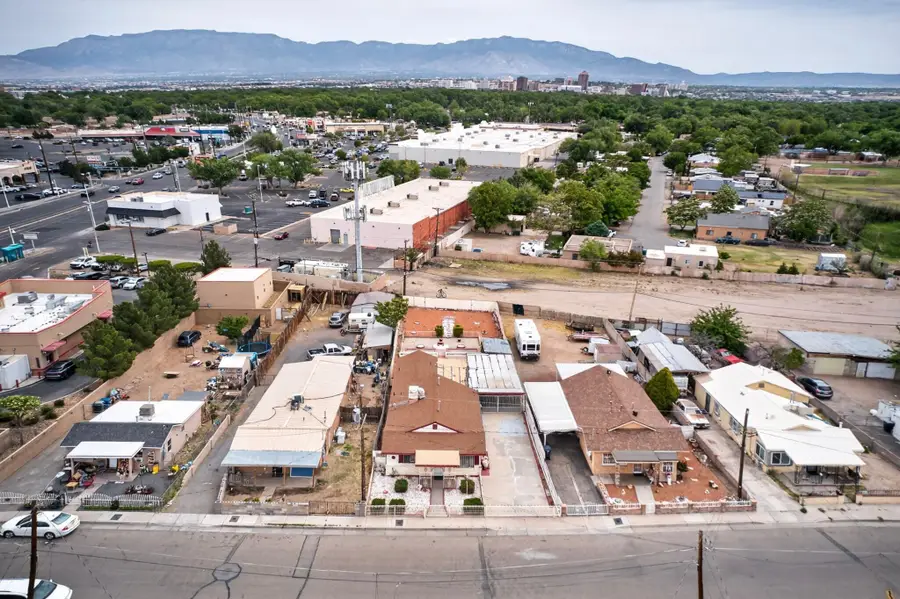 122 46th Street Sw, Albuquerque, NM 87105 - #2