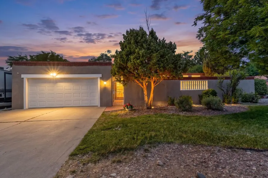 8213 Harwood Avenue Ne, Albuquerque, NM 87110 - #2