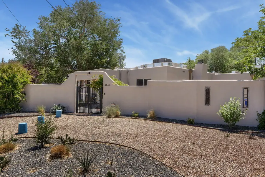 2616 Mountain Road Nw, Albuquerque, NM 87104 - #2