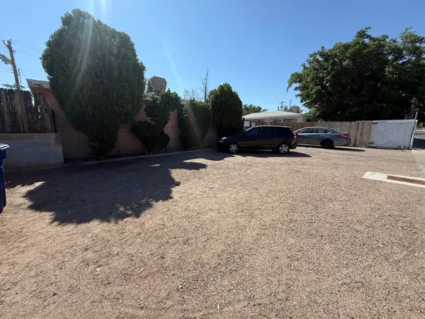 520 Kentucky Street Se, Albuquerque, NM 87108