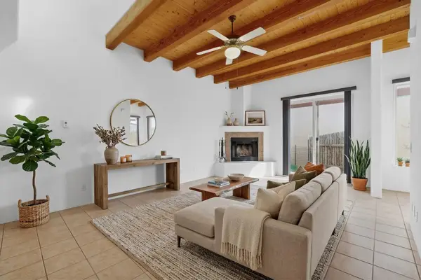 4377 Vuelta Dorado, Santa Fe, NM 87507