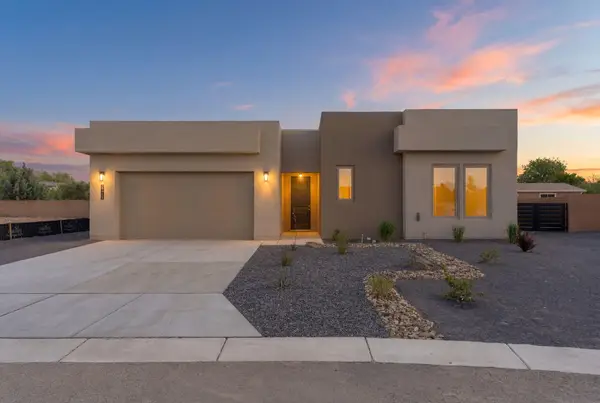 2312 Los Amigos Lane Nw, Albuquerque, NM 87104