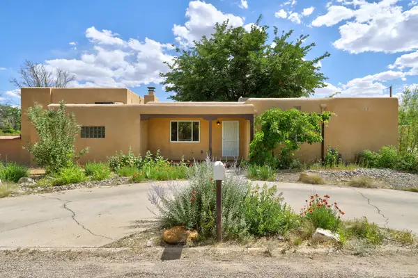 712 Green Valley Road Nw, Los Ranchos, NM 87107