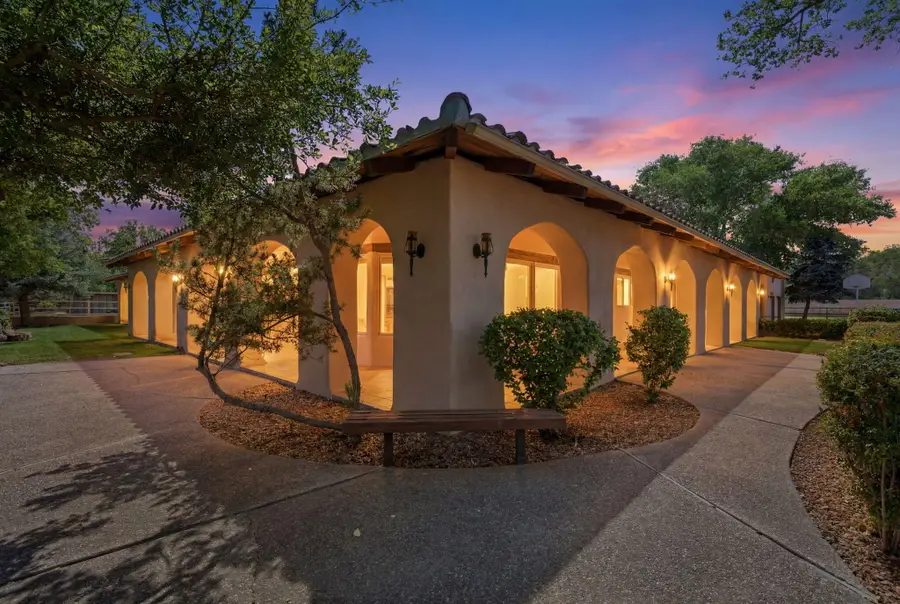 8805 Rio Grande Boulevard Nw, Los Ranchos De Albuquerque, NM 87114 - #2