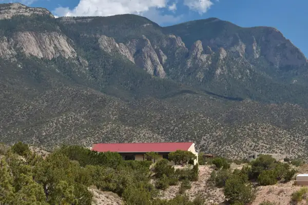 33 Yucca Lane, Placitas, NM 87043