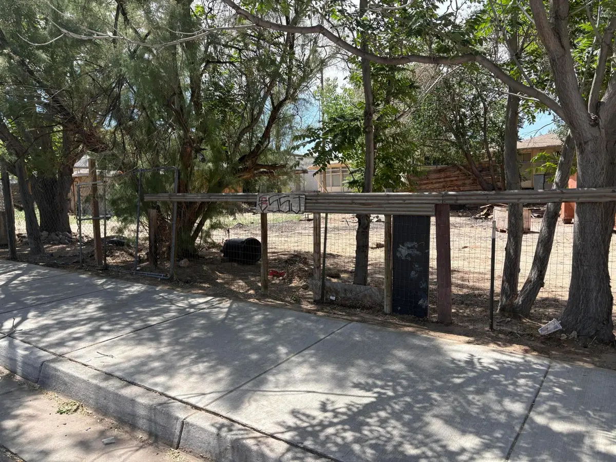302 Thaxton Avenue Se, Albuquerque, NM 87102 - #1