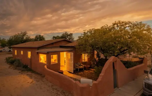 2426 Dora Avenue Nw, Albuquerque, NM 87104
