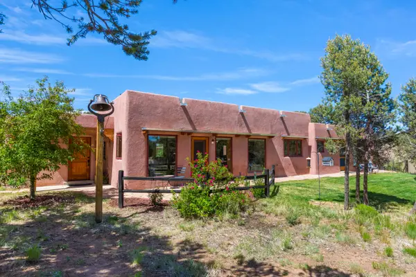 200 Sangre De Cristo Circle, Cedar Crest, NM 87008