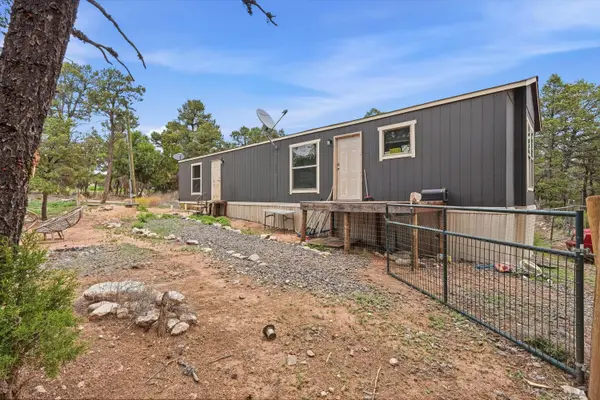 5 Camino Pequeno Loop, Tijeras, NM 87059