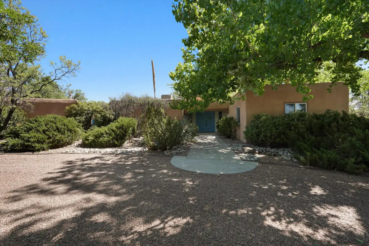 2425 Dietz Farm Road Nw, Los Ranchos De Albuquerque, NM 87107 - #1