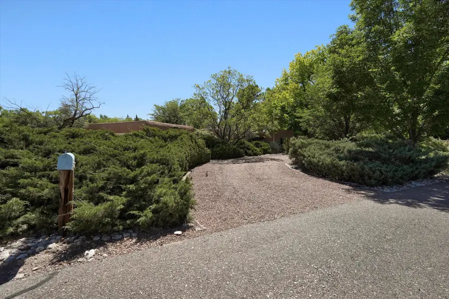 2425 Dietz Farm Road Nw, Los Ranchos De Albuquerque, NM 87107 - #3