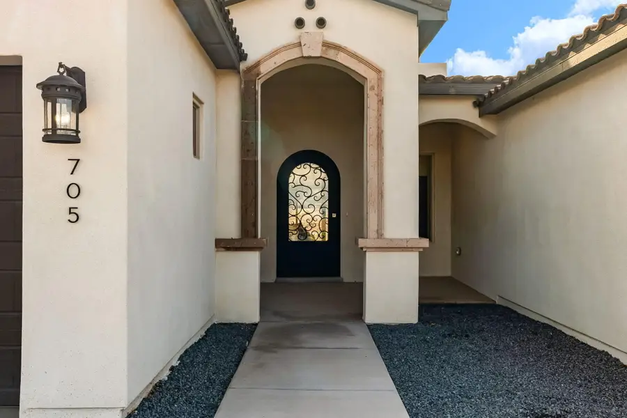 705 4th Street Ne, Rio Rancho, NM 87124 - #3