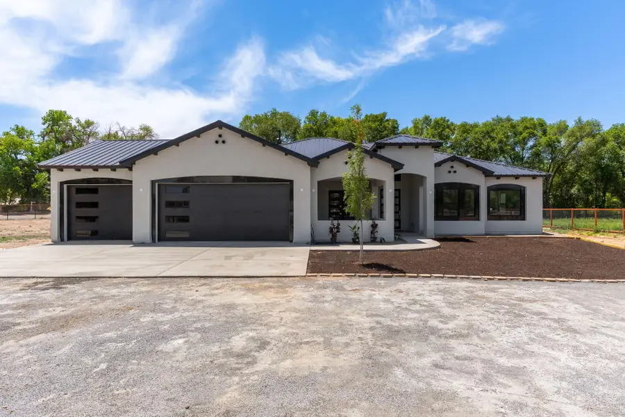 1910 Sunshine Road Sw, Albuquerque, NM 87105 - #2