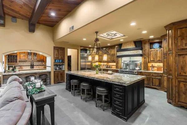 10040 Los Cansados Road Nw, Albuquerque, NM 87114