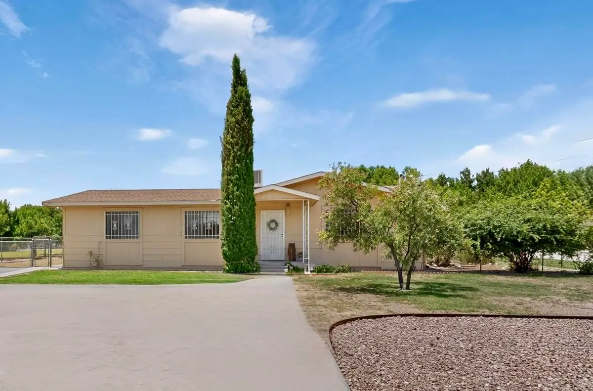 3021 Joe Sanchez Road Sw, Albuquerque, NM 87105 - #1