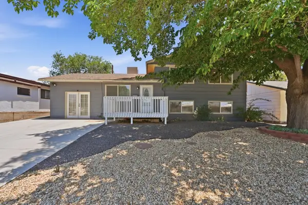 2722 June Street Ne, Albuquerque, NM 87112