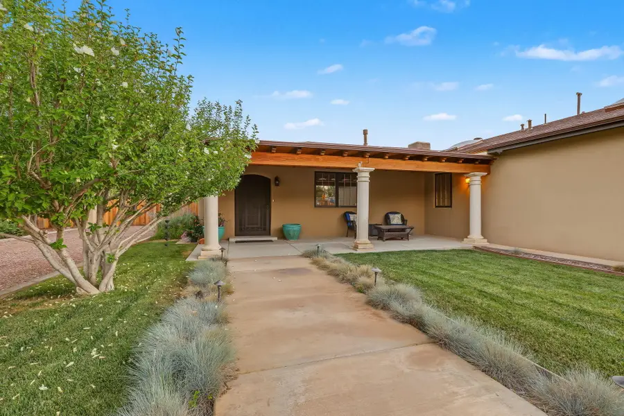 334 Vineyard Road Nw, Los Ranchos De Albuquerque, NM 87107 - #2