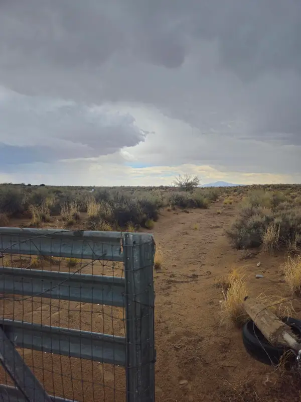 140 Villa Linda Road, Los Lunas, NM 87031
