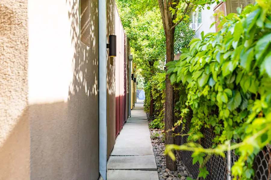 1203 Iron Avenue Sw #APT 2, Albuquerque, NM 87102 - #2