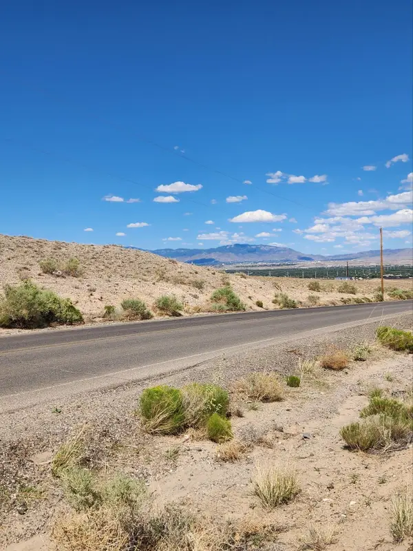 On Pajarito (dfe) Road Sw, Albuquerque, NM 87121