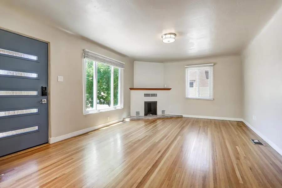 4817 Haines Avenue Ne, Albuquerque, NM 87110 - #3
