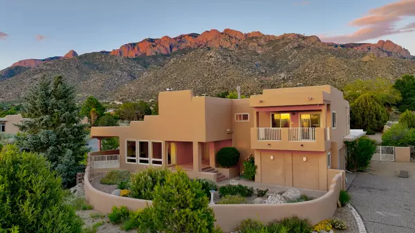 626 Black Hawk Drive Ne, Albuquerque, NM 87122
