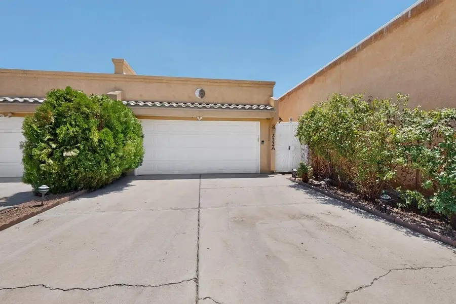212 Manzano Street Ne #A, Albuquerque, NM 87108 - #2