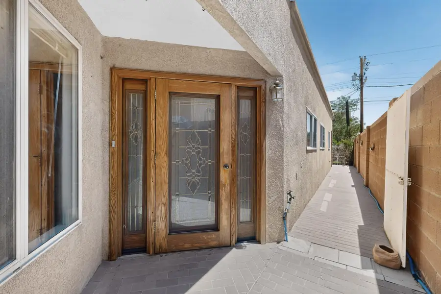 212 Manzano Street Ne #A, Albuquerque, NM 87108 - #3
