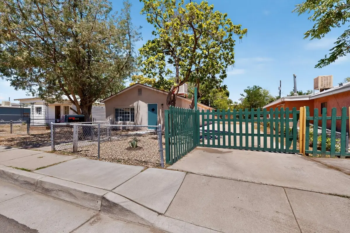 915 Pacific Avenue Sw, Albuquerque, NM 87102 - #1