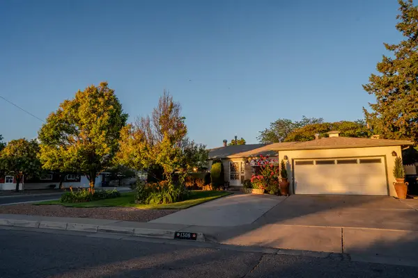 1308 Valencia Drive Ne, Albuquerque, NM 87110
