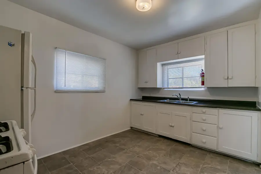 1409,1407 Hazeldine Avenue Se, Albuquerque, NM 87106 - #2