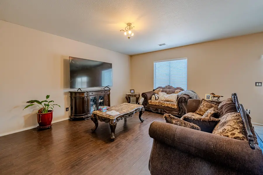 10005 Artemsia Avenue Sw, Albuquerque, NM 87121 - #3