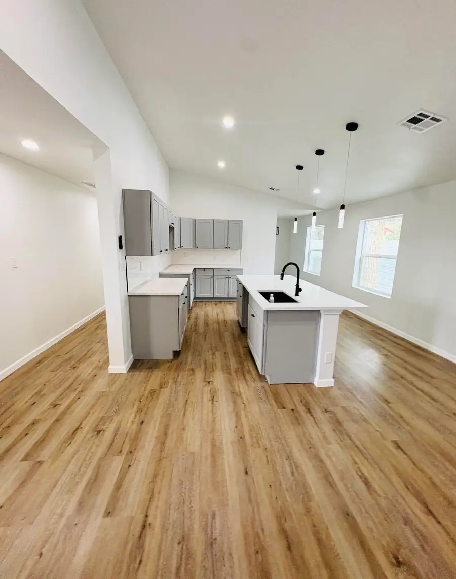 112 Bell Avenue Se, Albuquerque, NM 87102 - #2